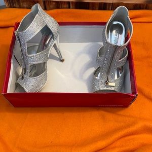 BRAND NEW IN BOX SILVER SPARKLY HEALS